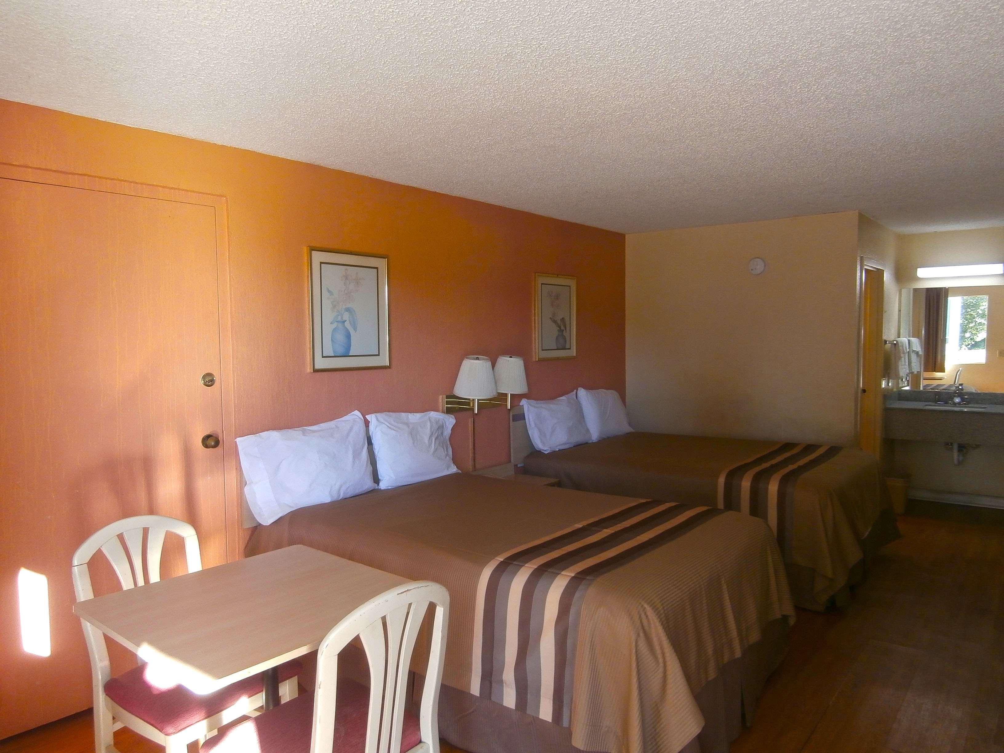 Americas Best Value Inn Tucker 18/26