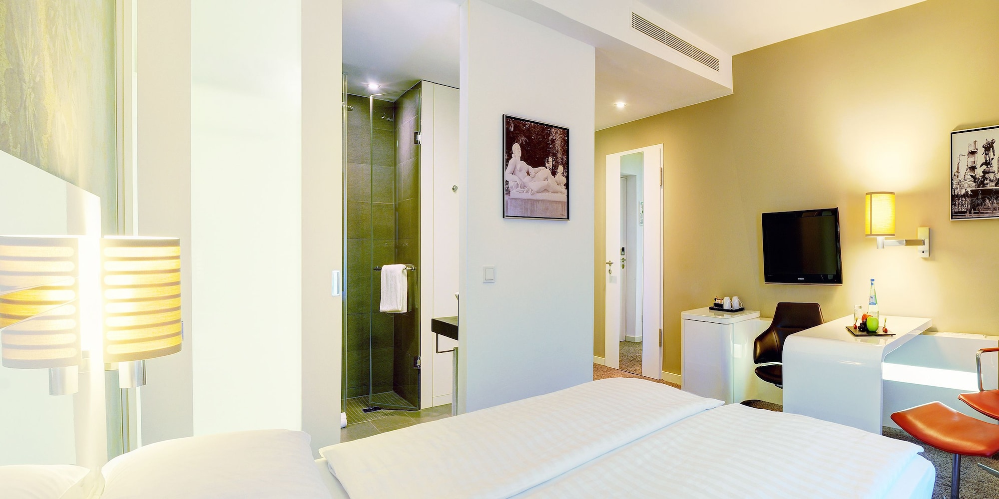Town House, 1 King and 1 Single Beds