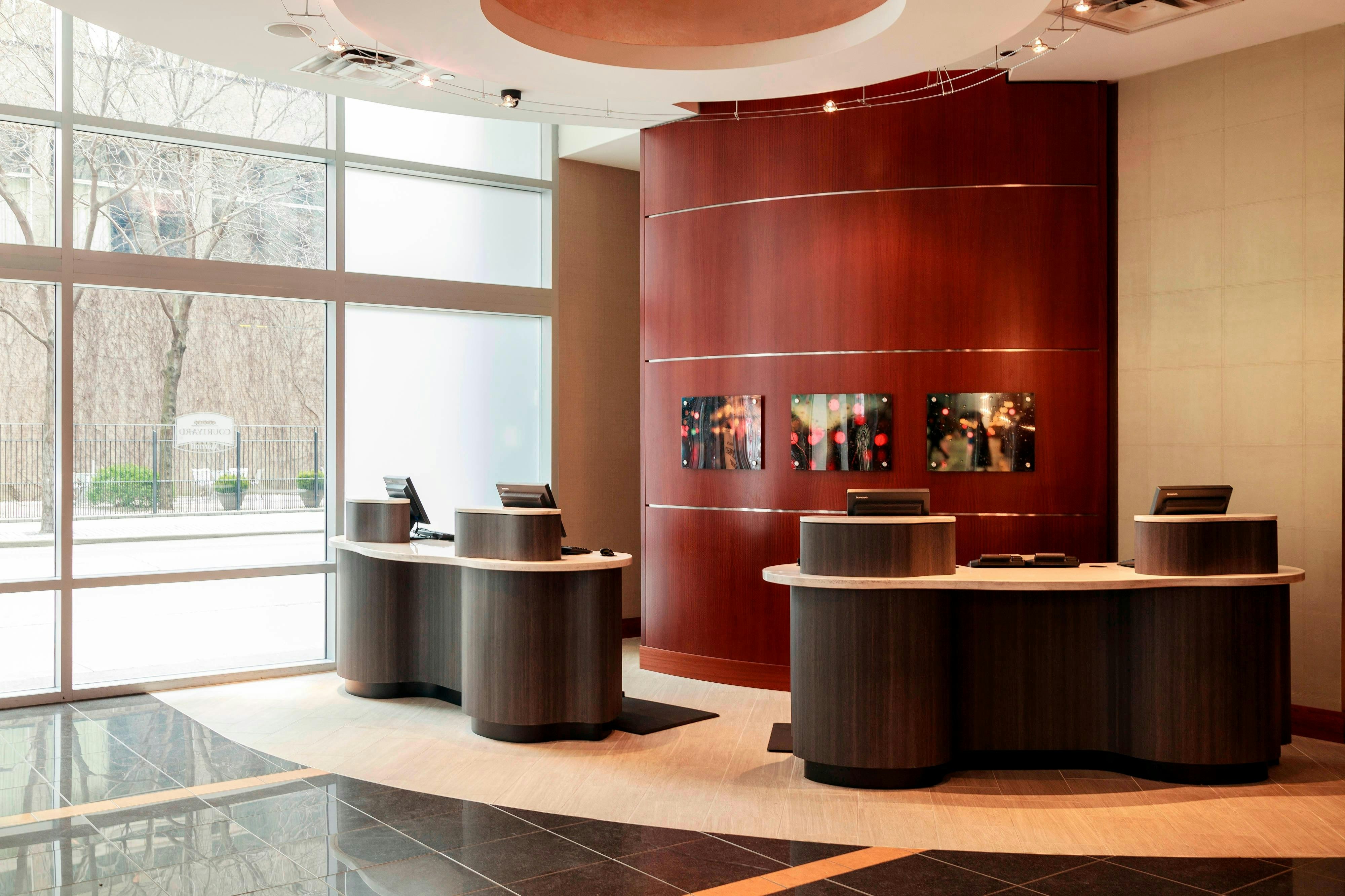 Courtyard Chicago Downtown/Magnificent Mile 8/63