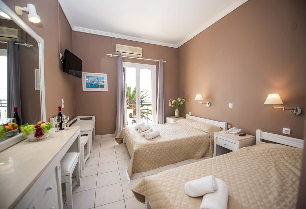 Ipsos Di Mare - Adults Only 16/41