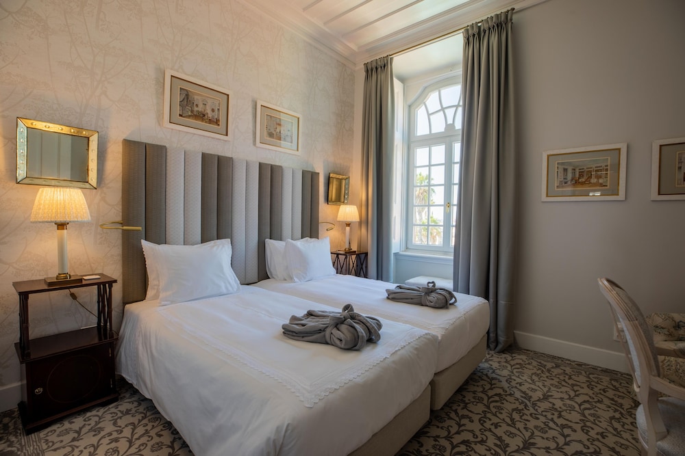 غرفة صغيرة بسرير كوين، Estoril Vintage Hotel 2/4