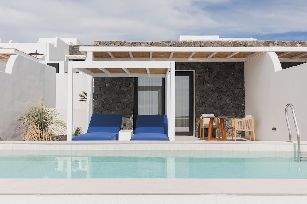 Cresanto Luxury Suites 31/60