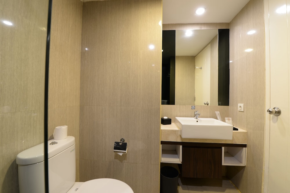 Horu Hotel Mangga Dua (formerly Hotel Neo Mangga Dua) 33/35