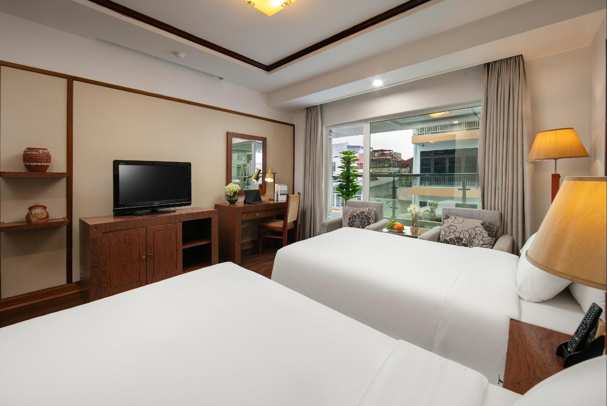 Junior Suite, Studio, King Bed, Balcony