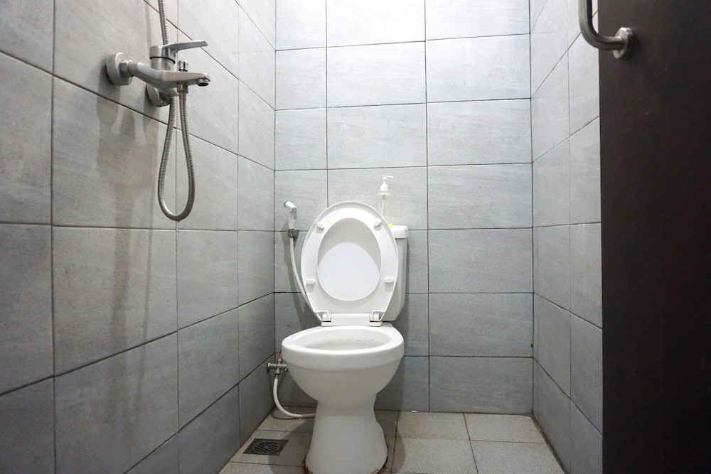 OYO 3952 Hotel C 18 Cibaduyut 18/25