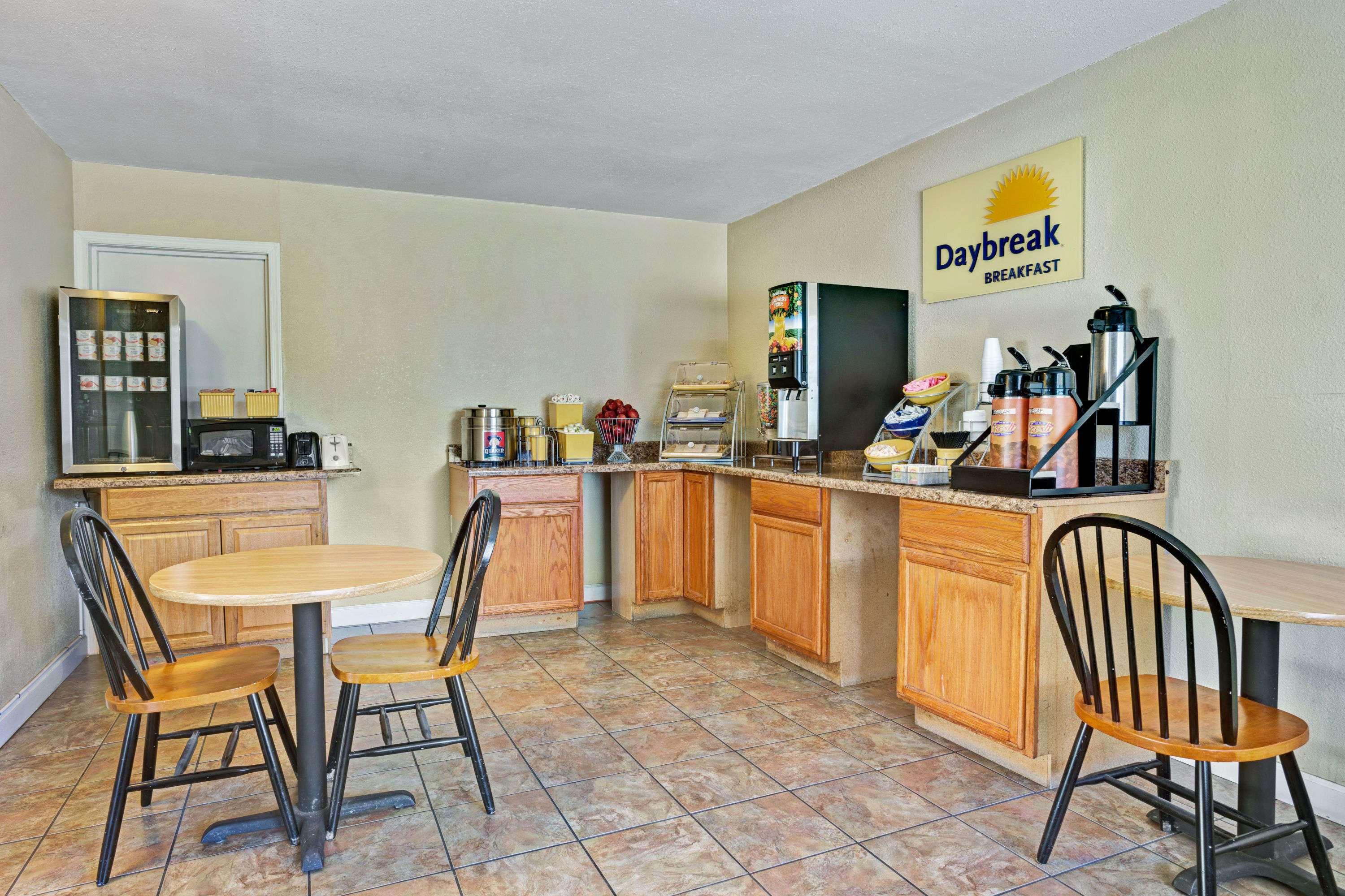 Days Inn by Wyndham Elizabeth City 18/21