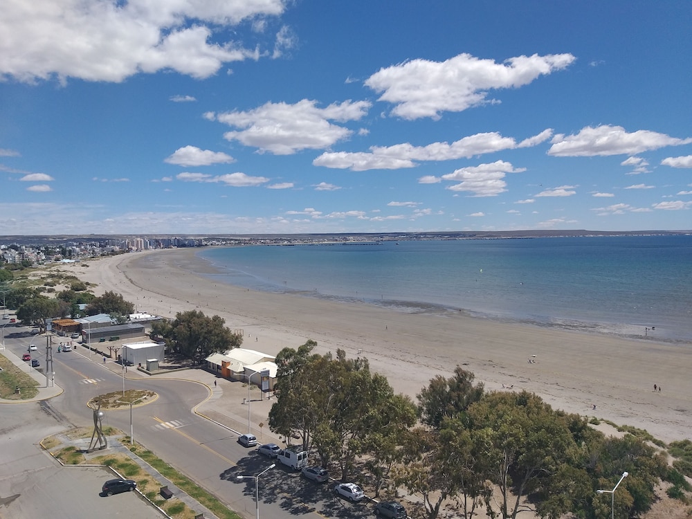 Rayentray Puerto Madryn Hotel 38/42
