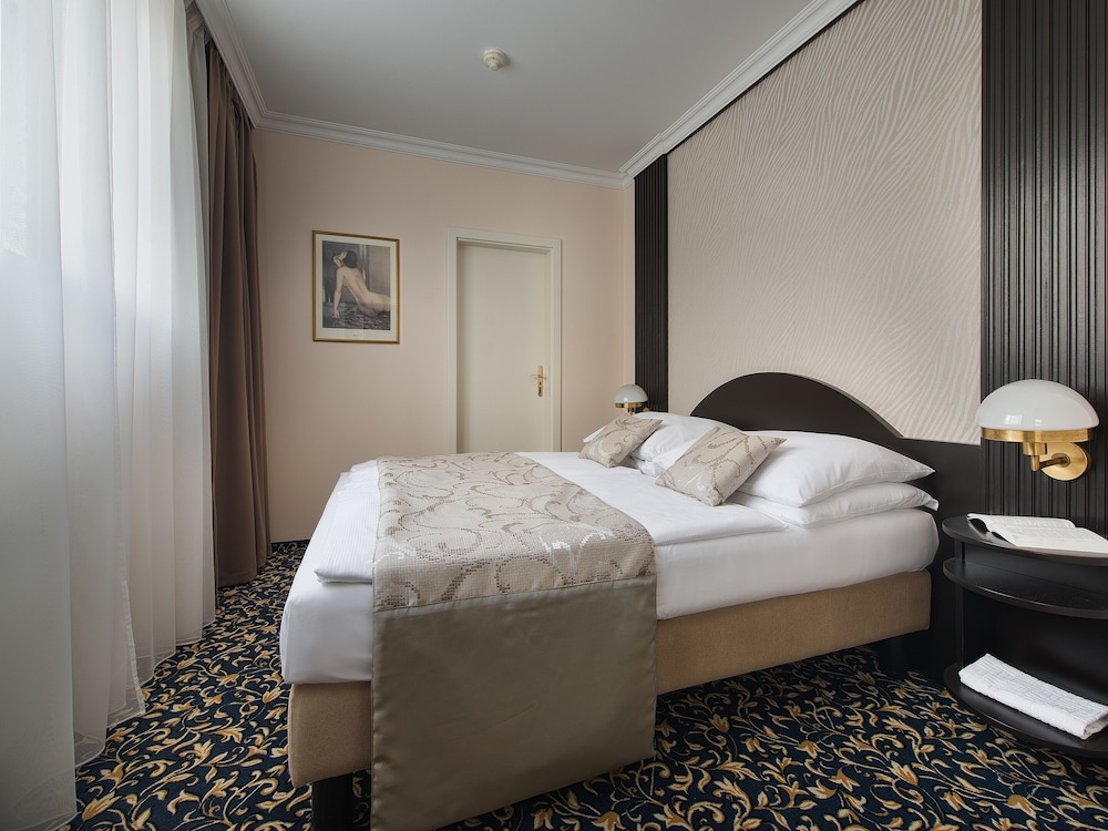 EA HOTEL ROYAL ESPRIT 7/22
