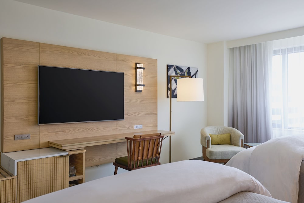Deluxe, 2 Queen Beds, Accessible, The Westin Los Angeles Airport 2/5
