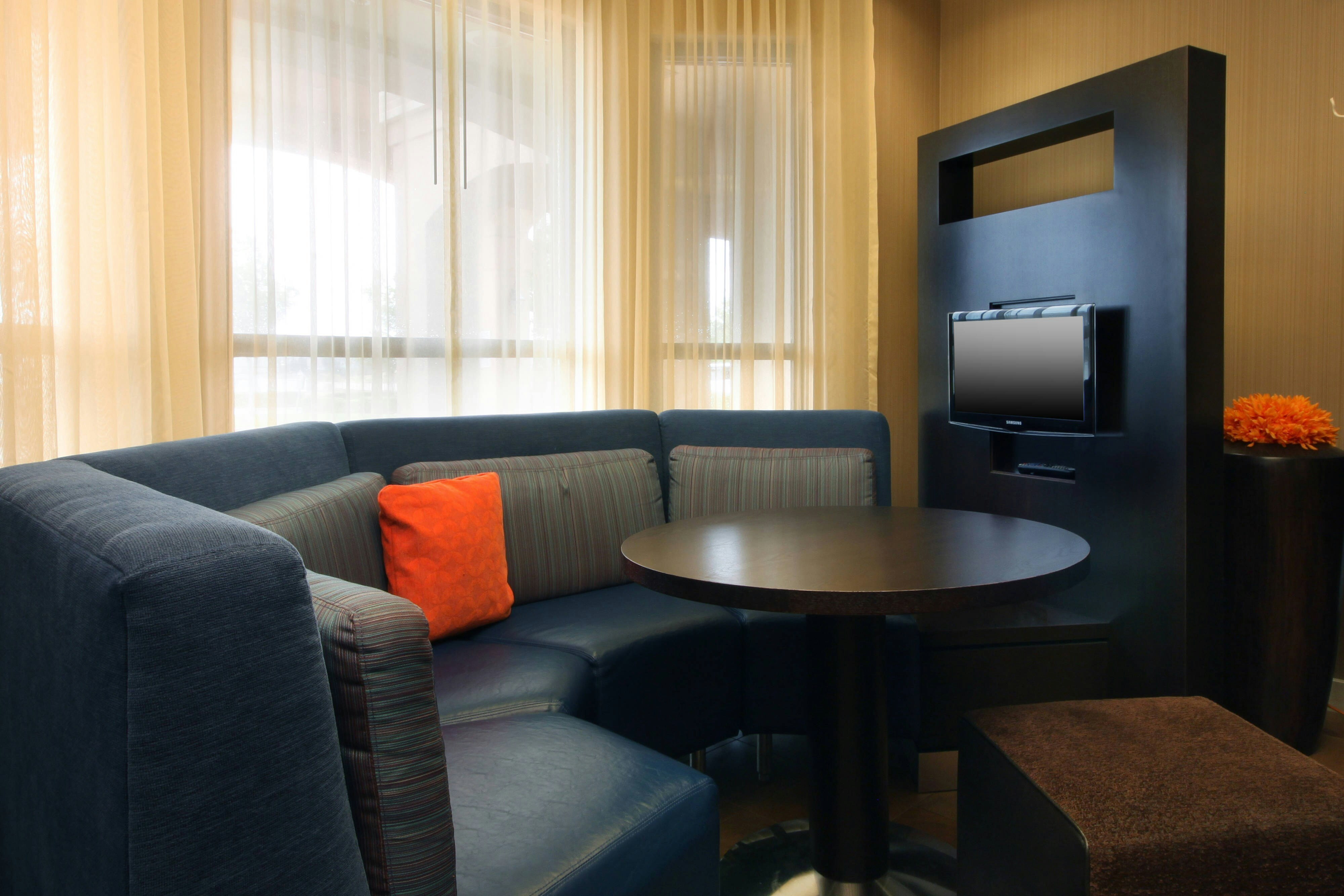 Courtyard by Marriott Salinas Monterey 6/13