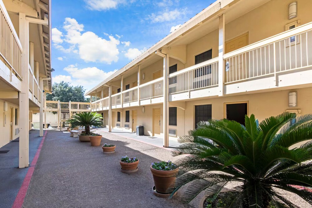 Garden inn and suites san antonio l 35 33/36