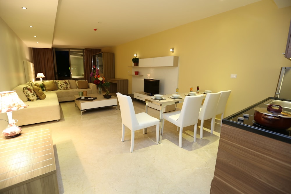 DELORA HOTEL AND SUITES 45/65