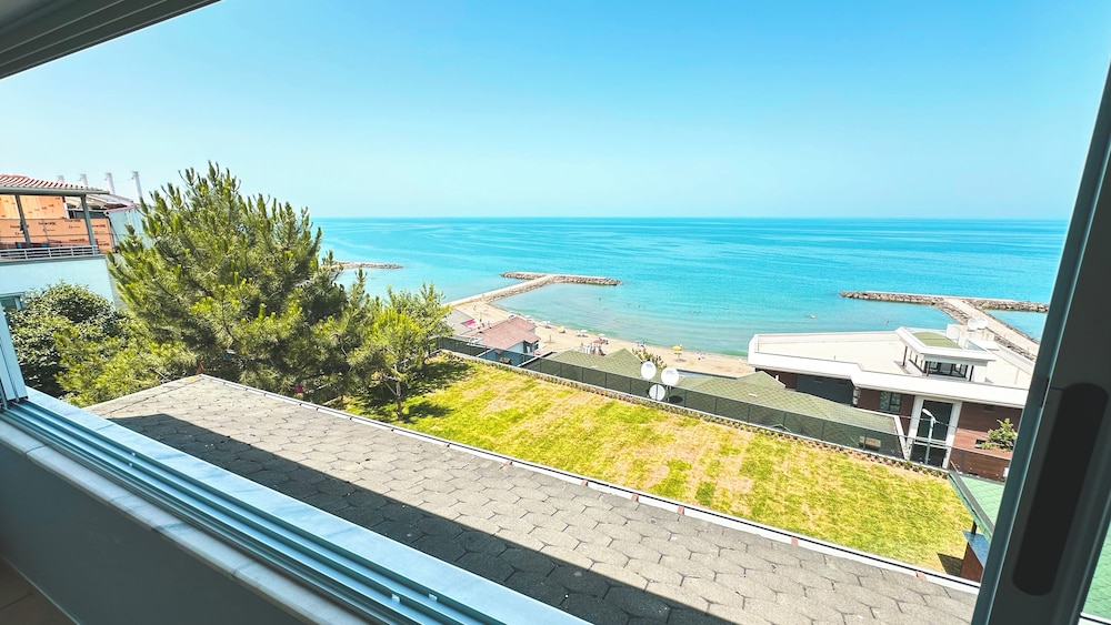 Camlica Hotel 38/42