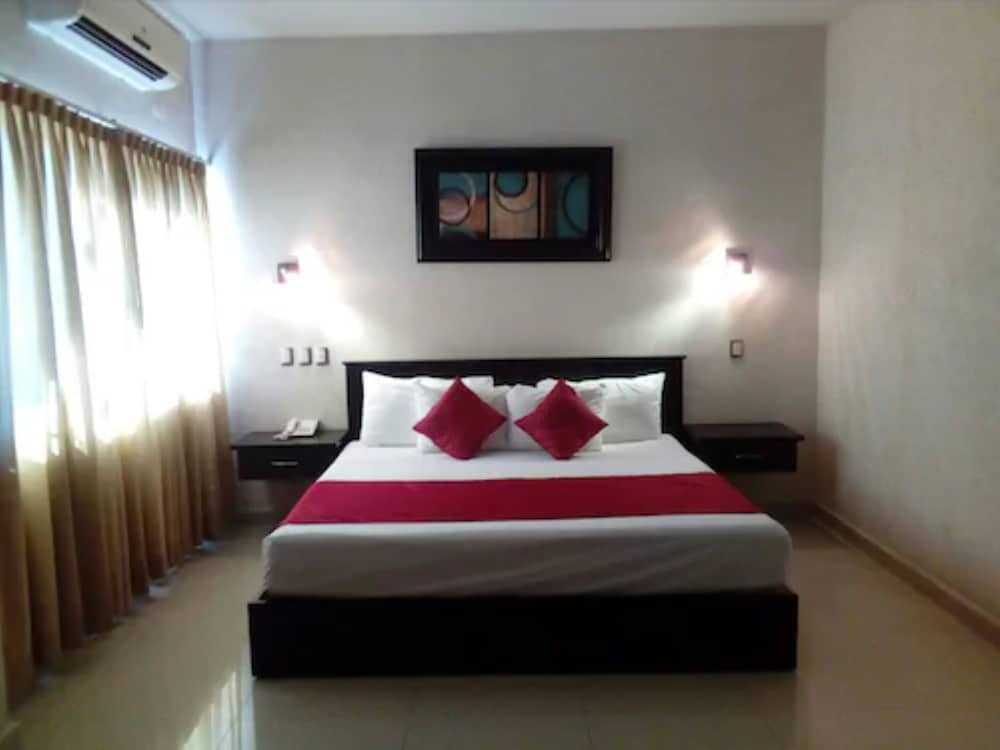 Hotel Madrid Tuxtla 20/50