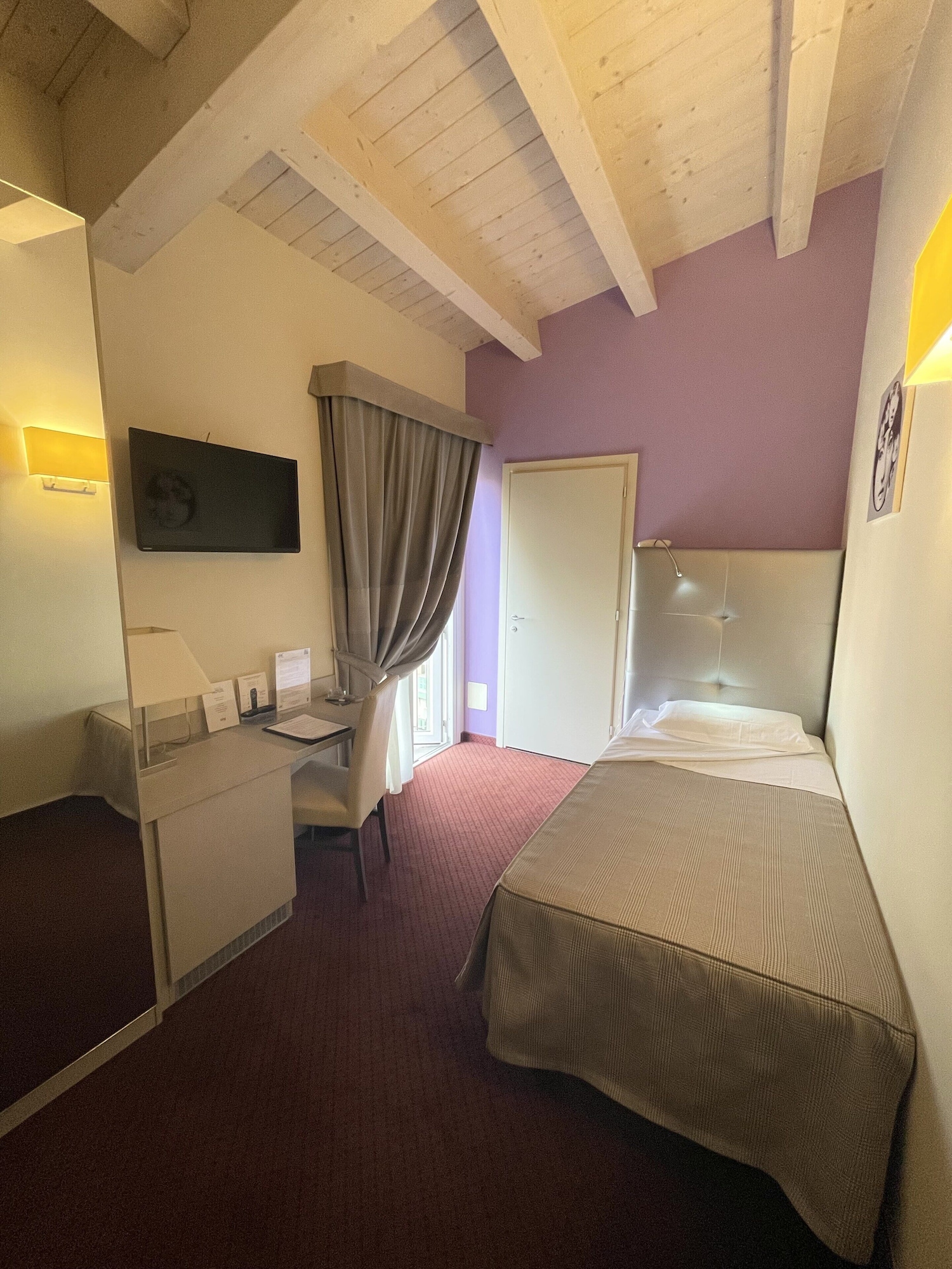 ROOM, SINGLE, SINGLE BED