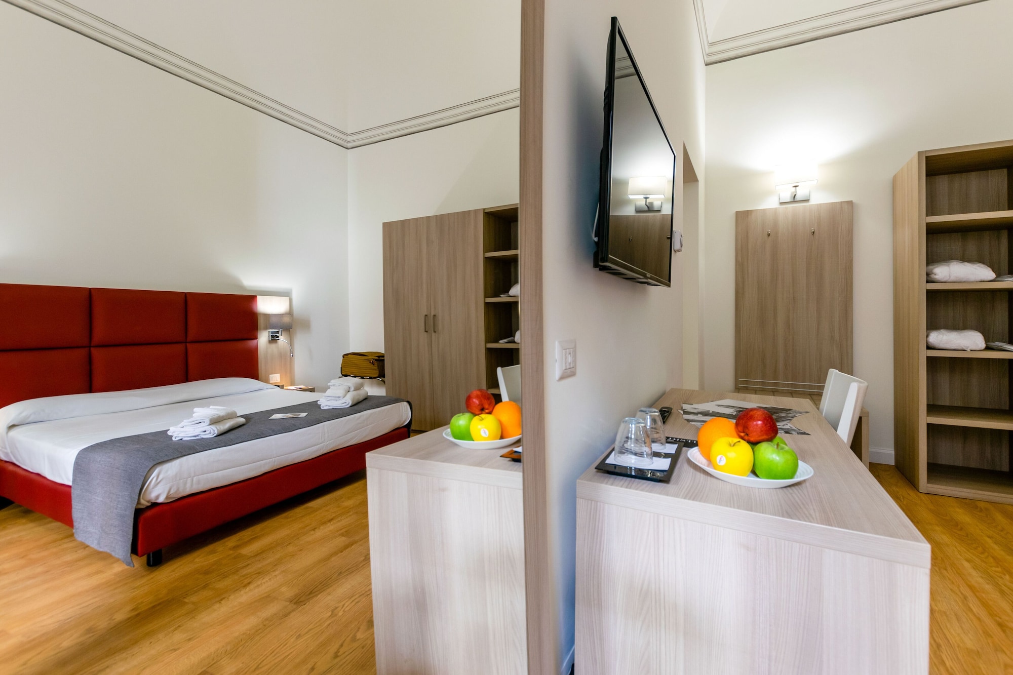 DELUXE, SUITE, QUEEN BED, SOFA