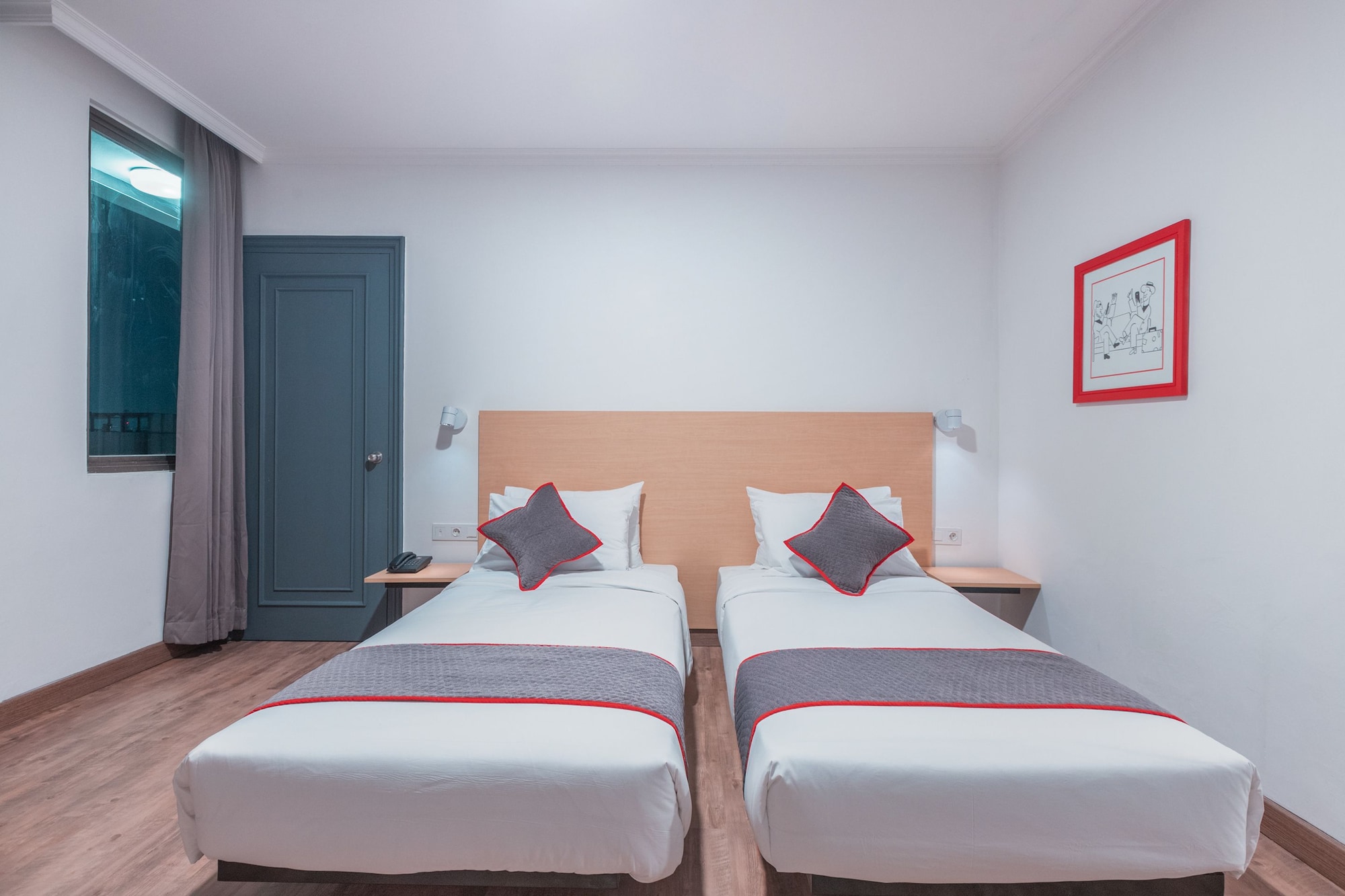 DELUXE, TWIN BEDS