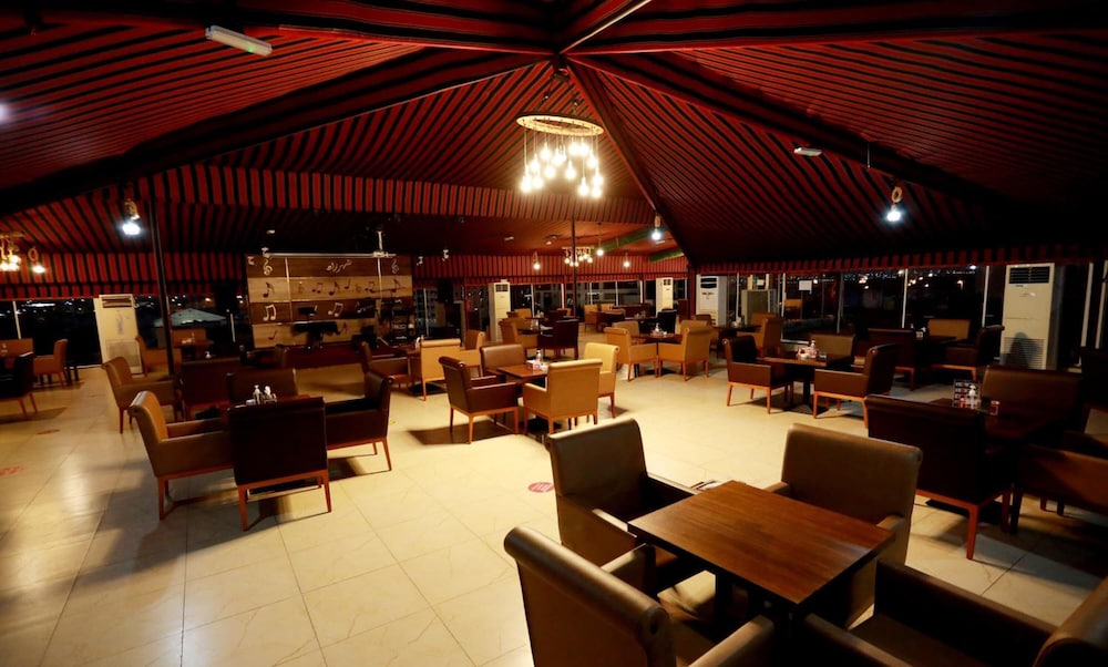 restaurant cafeteria