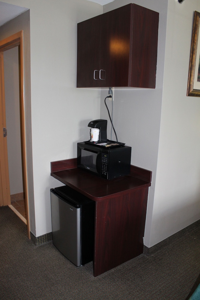 Super 8 by Wyndham Rainsville 3/23