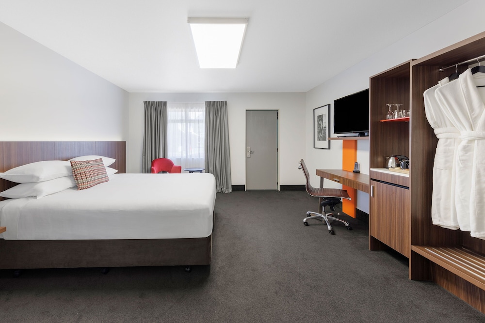 SUPERIOR, KING BED