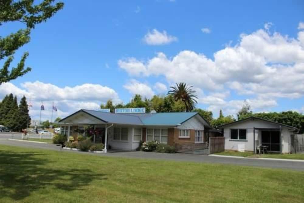 Fairy Springs Motel 57/59