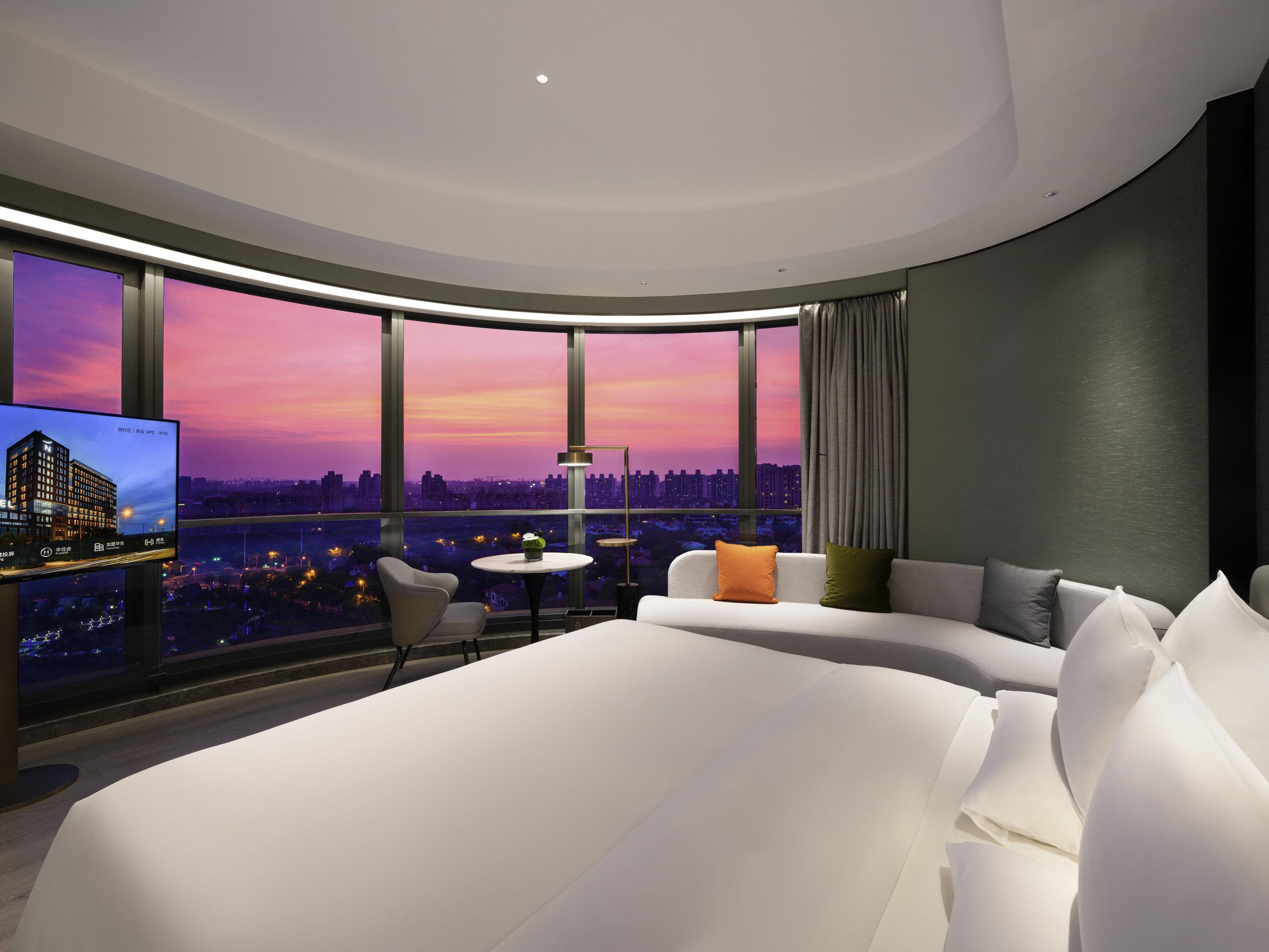 غرفة ديلوكس بسرير مزدوج بإطلالة على البحيرة، Novotel Shanghai Wanyuan 4/4