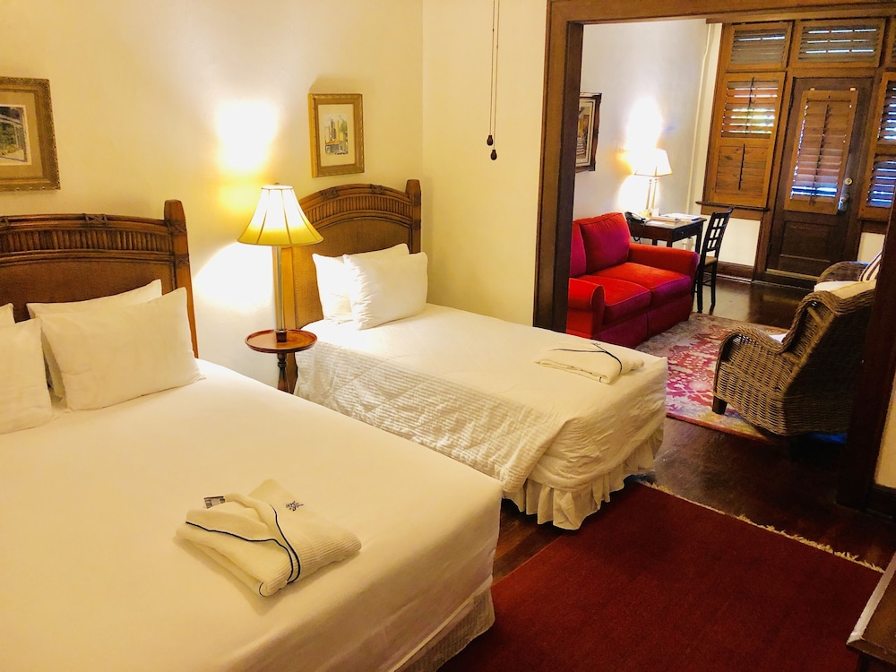 Suite, King Bed, Front View, Balcony