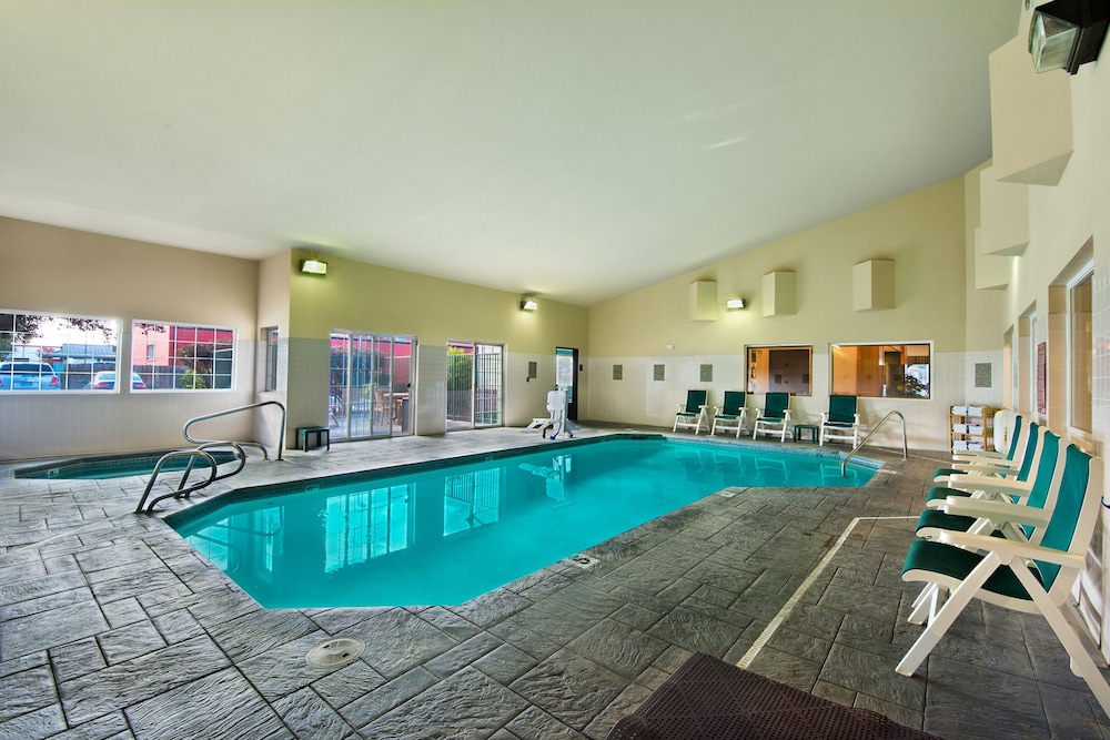 Oxford Suites Hermiston 18/39