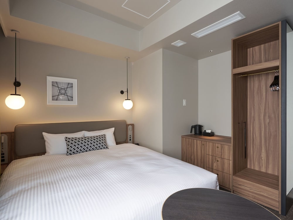 Universal, King Bed