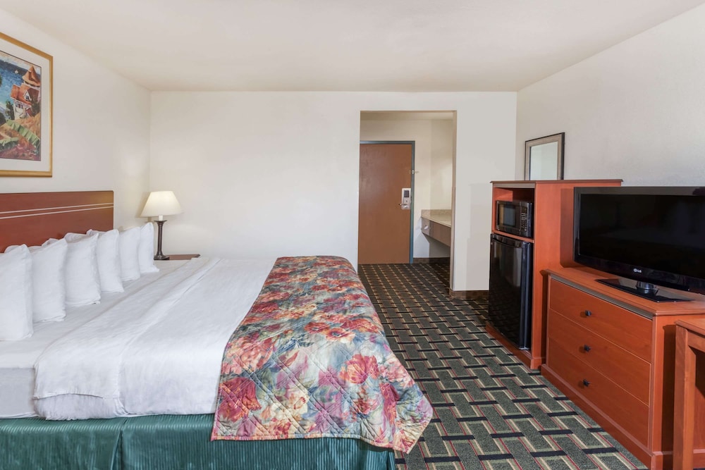 Fairbridge Inn Express Decatur IL 12/34