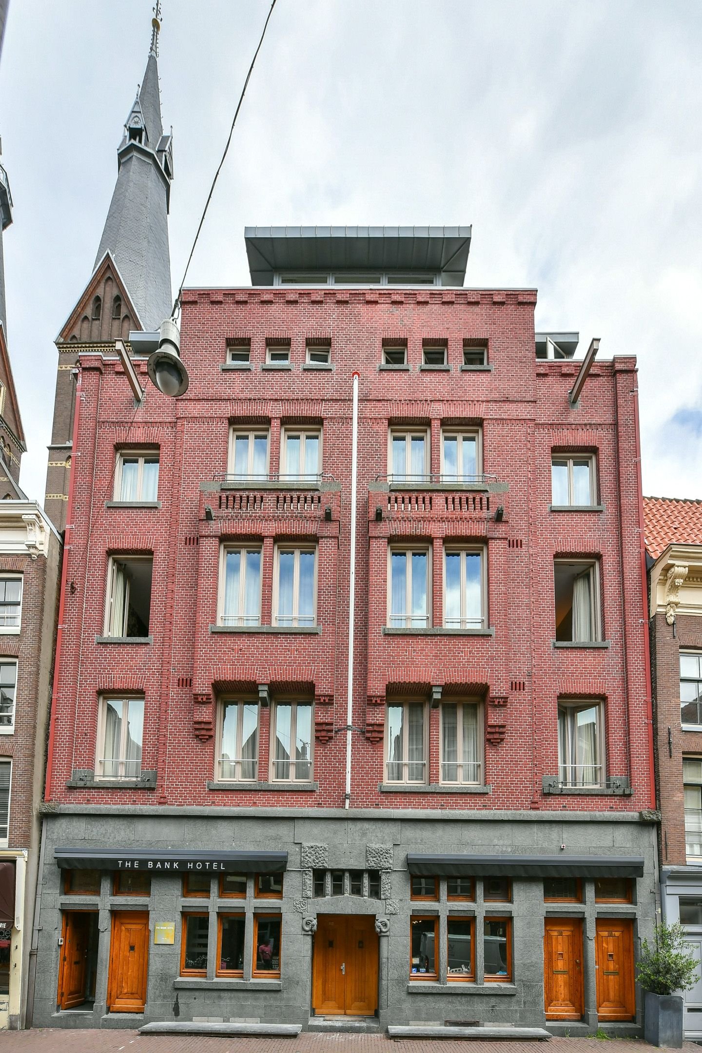 THE BANK HOTEL 2/39