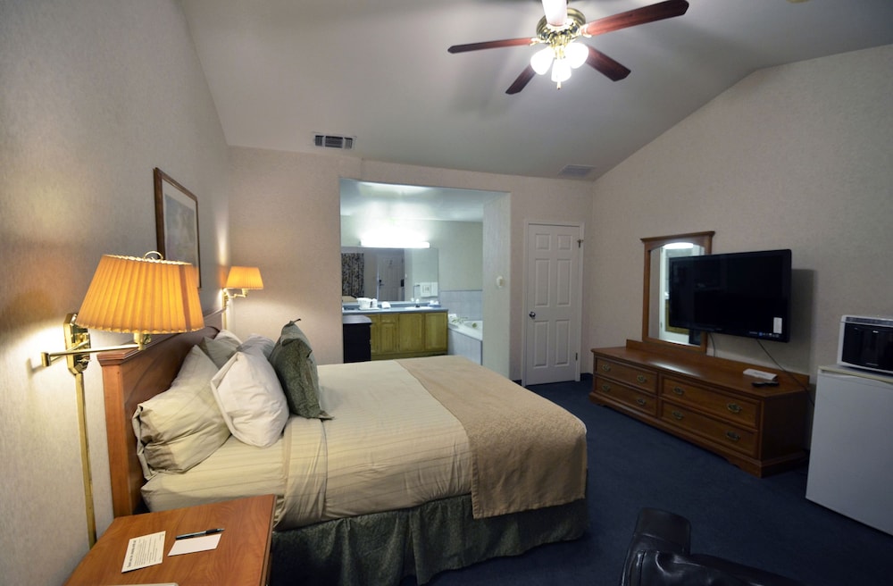 ROOM, KING BED, JETTED TUB