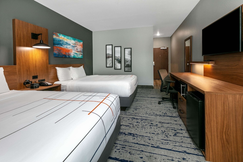 La Quinta Inn Suites Jacksonville 12/34