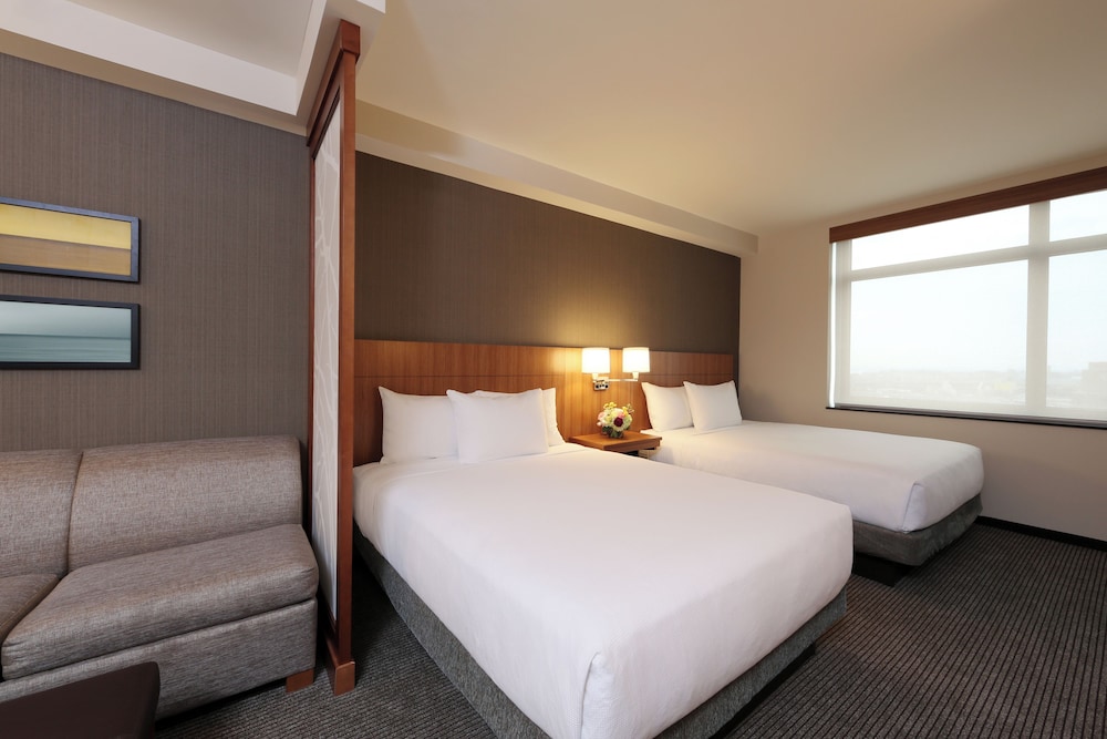 Hyatt Place Flushing Laguardia Airport 16/58