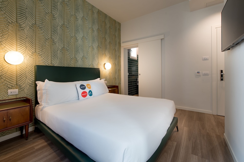 Up Hotel 20/67