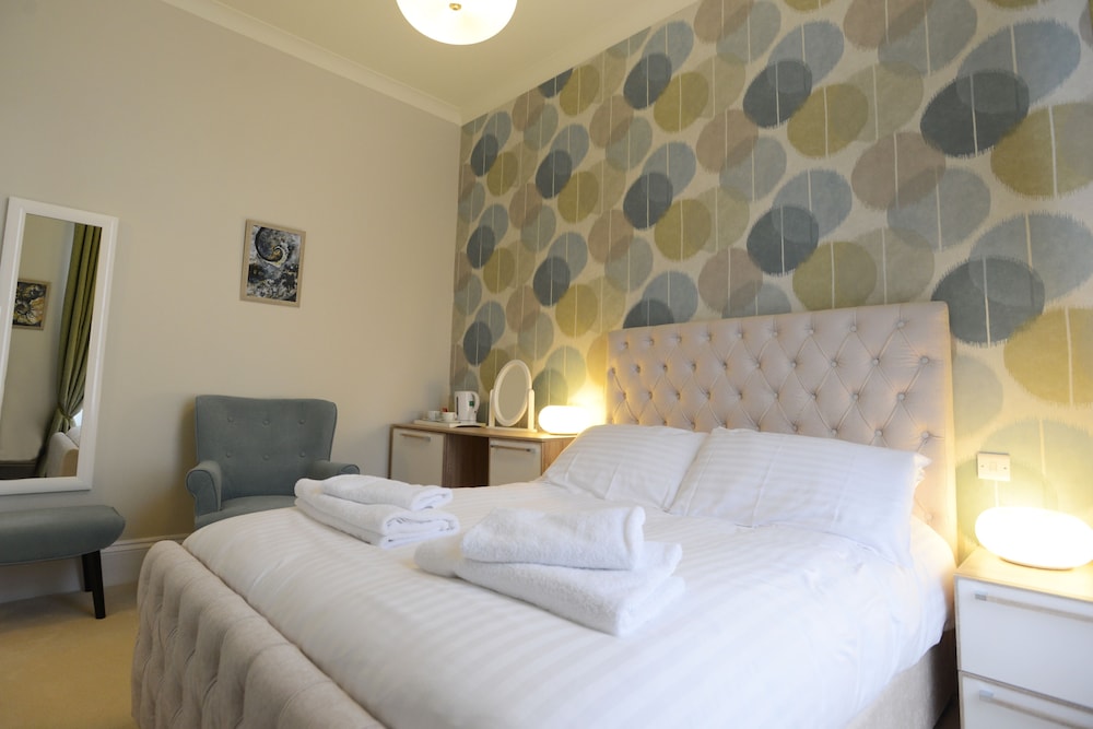 ROOM, DOUBLE BED