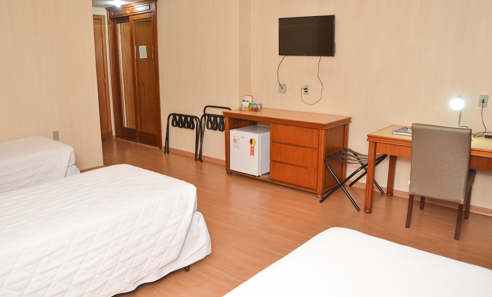 غرفة قياسية ثلاثية بثلاثة أسرّة، Hotel Embaixador 3/5