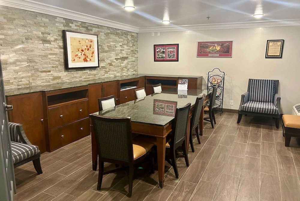 Baymont Inn And Suites By Wyndham Columbus / Near Osu 44/60
