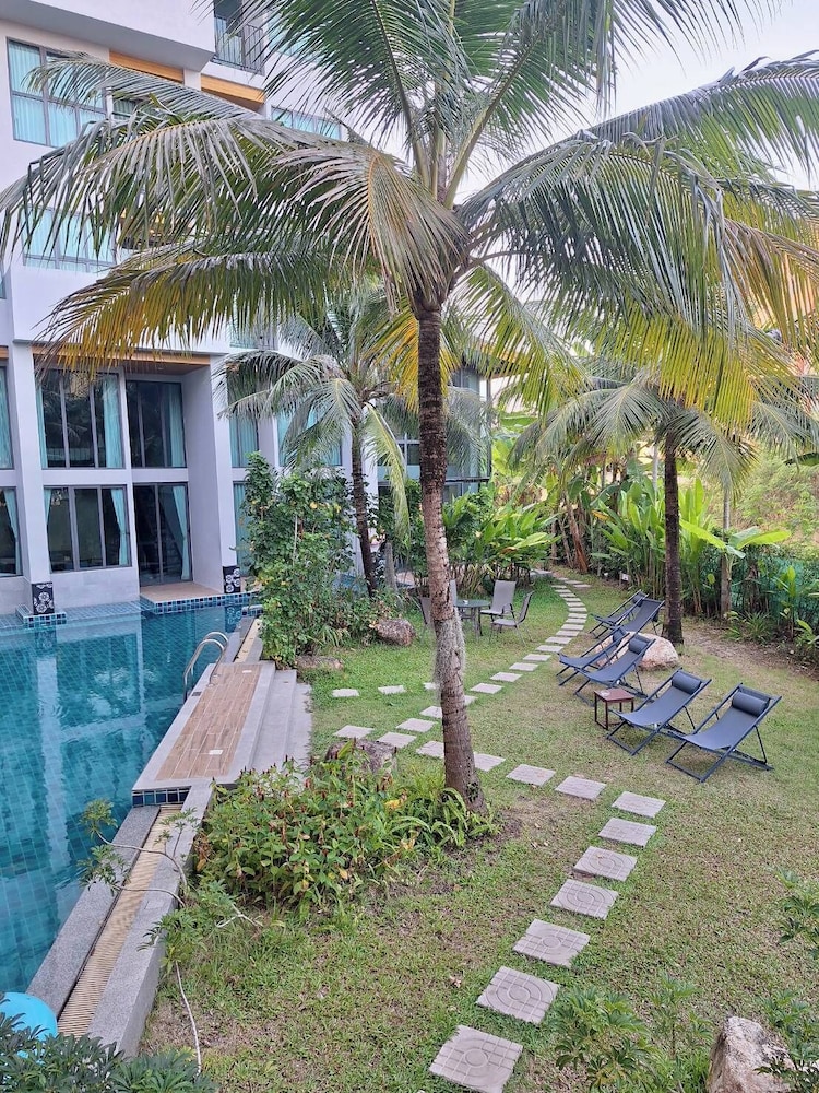 Atom Phuket Hotel -SHA Plus 43/50