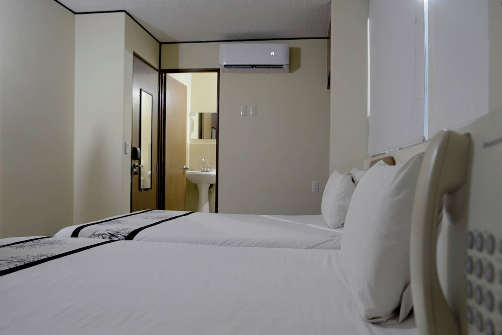 Hotel Mateos 1215 21/42