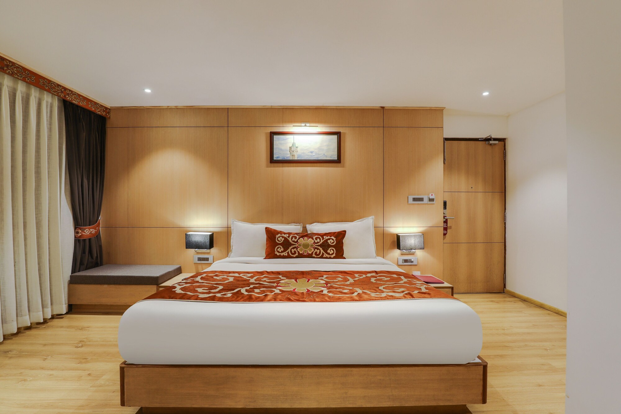 SUITE, KING BED