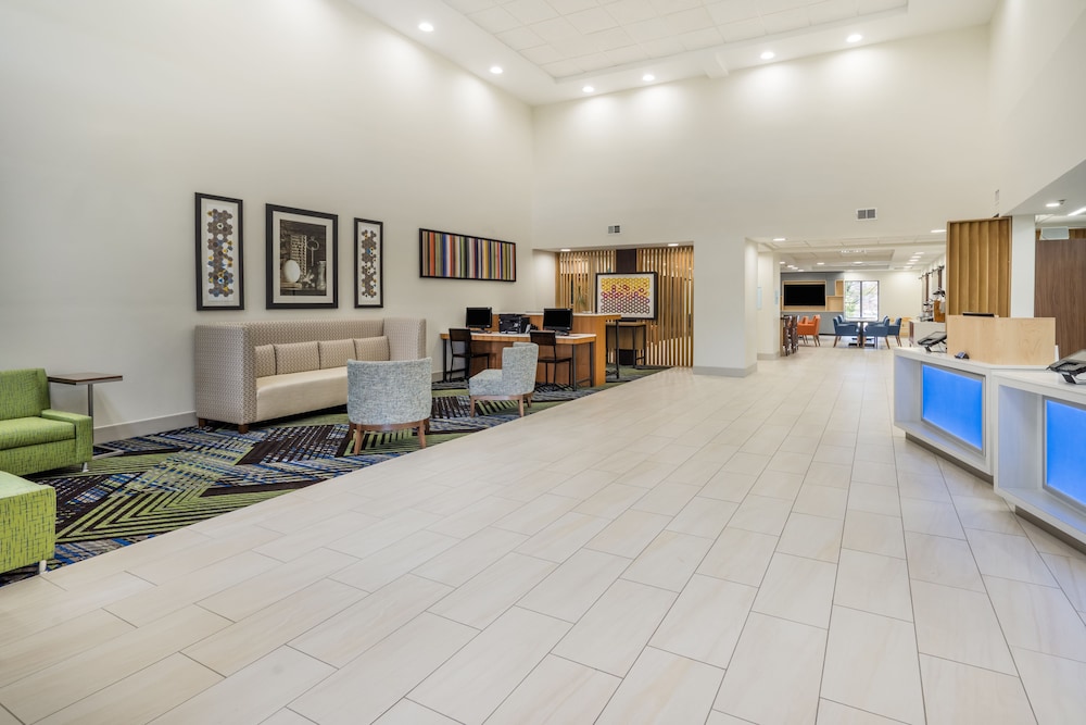 Holiday Inn Express Hotel Suites Louisville East 11/52
