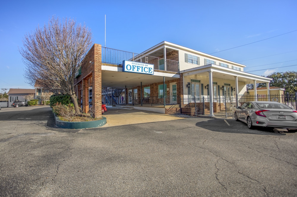 Edgewater Inn 37/51
