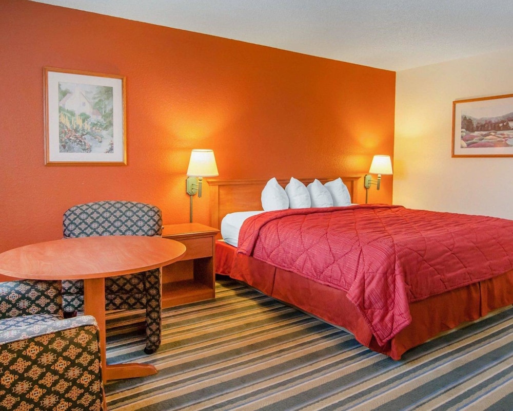 Quality Inn and Suites Medford Airport 11/51