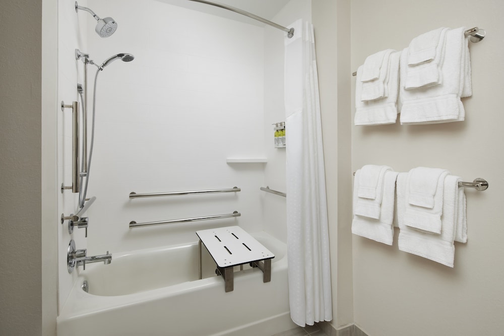 Holiday Inn Express & Suites Gulf Breeze Pensacola Area 24/52