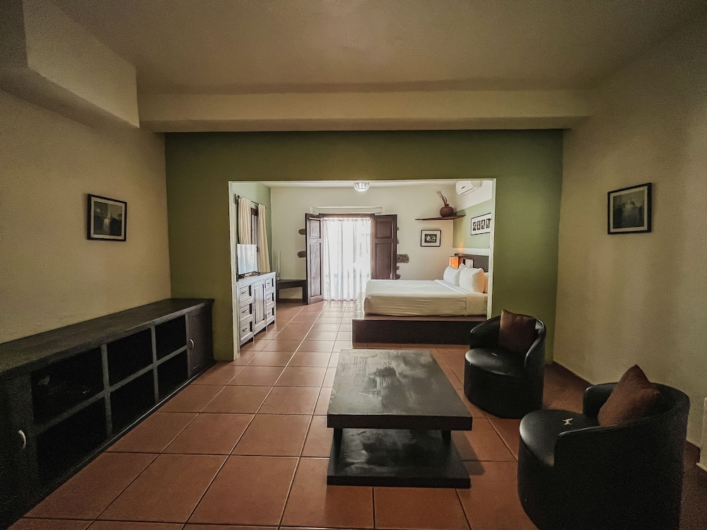 Los Agaves Hotel 3/52