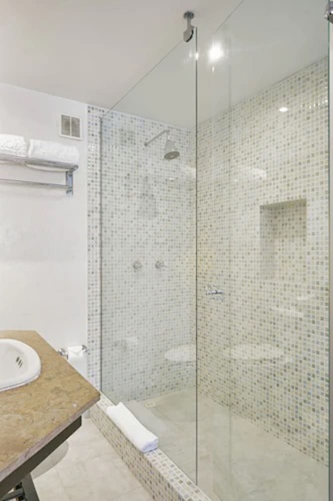 Hotel Retiro 84 By Mij Hotels 50/50