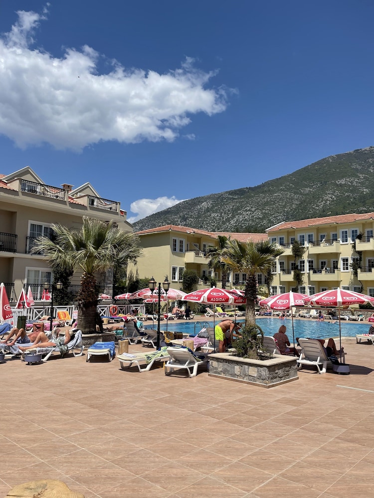 Celay Hotel 24/38