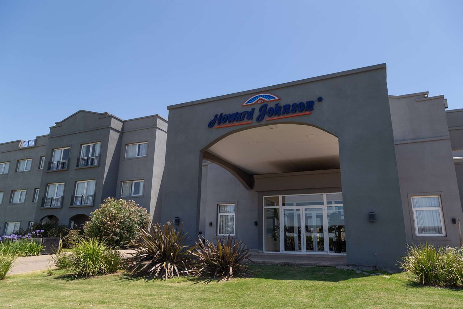 Howard Johnson by Wyndham Funes 7/67