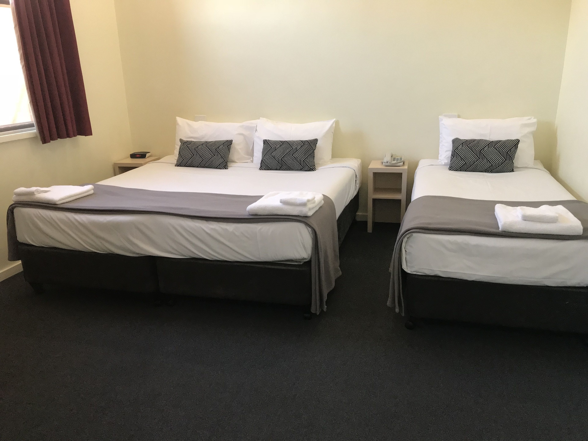 Miami, Triple, 1 King and 1 Single Beds